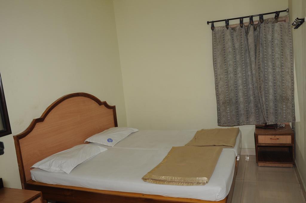 Hotel Agarala Residency ตีรูปาติ ภายนอก รูปภาพ