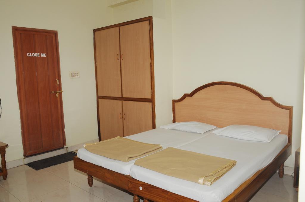 Hotel Agarala Residency ตีรูปาติ ภายนอก รูปภาพ